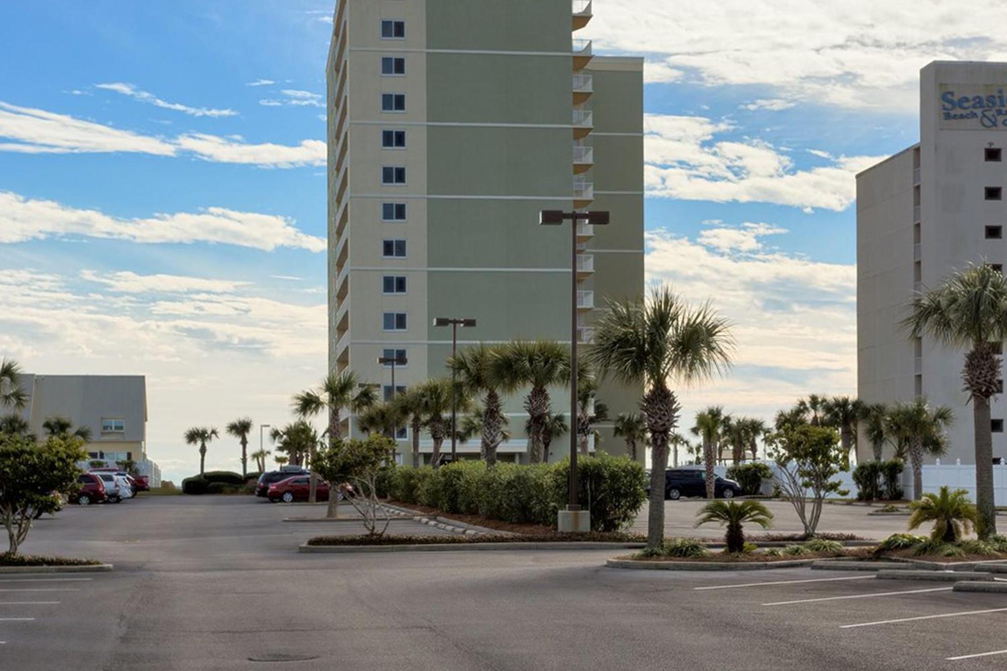 Tradewinds 501 Apartment